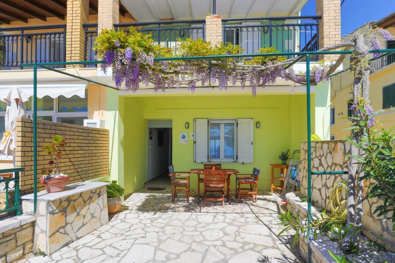 Kaminaki Beachfront Apartments Niszáki Kültér fotó