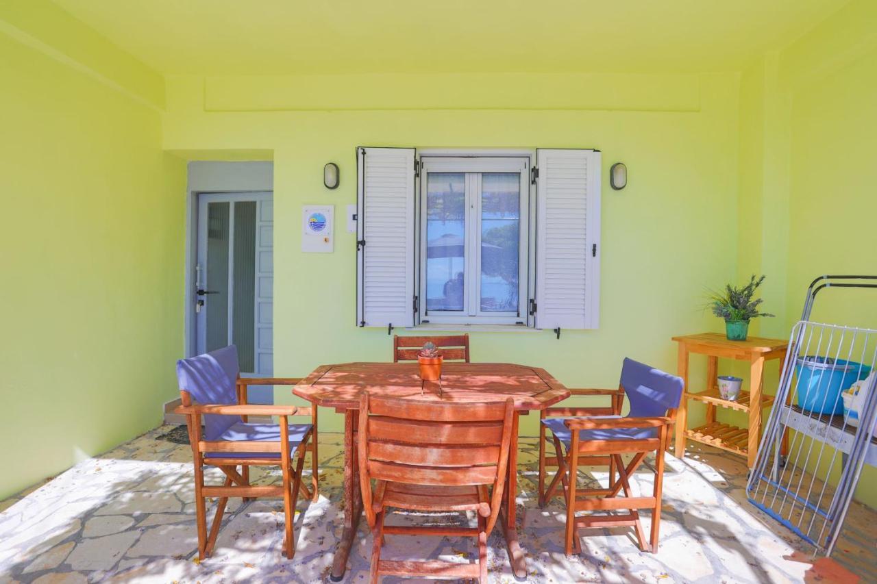 Kaminaki Beachfront Apartments Niszáki Kültér fotó