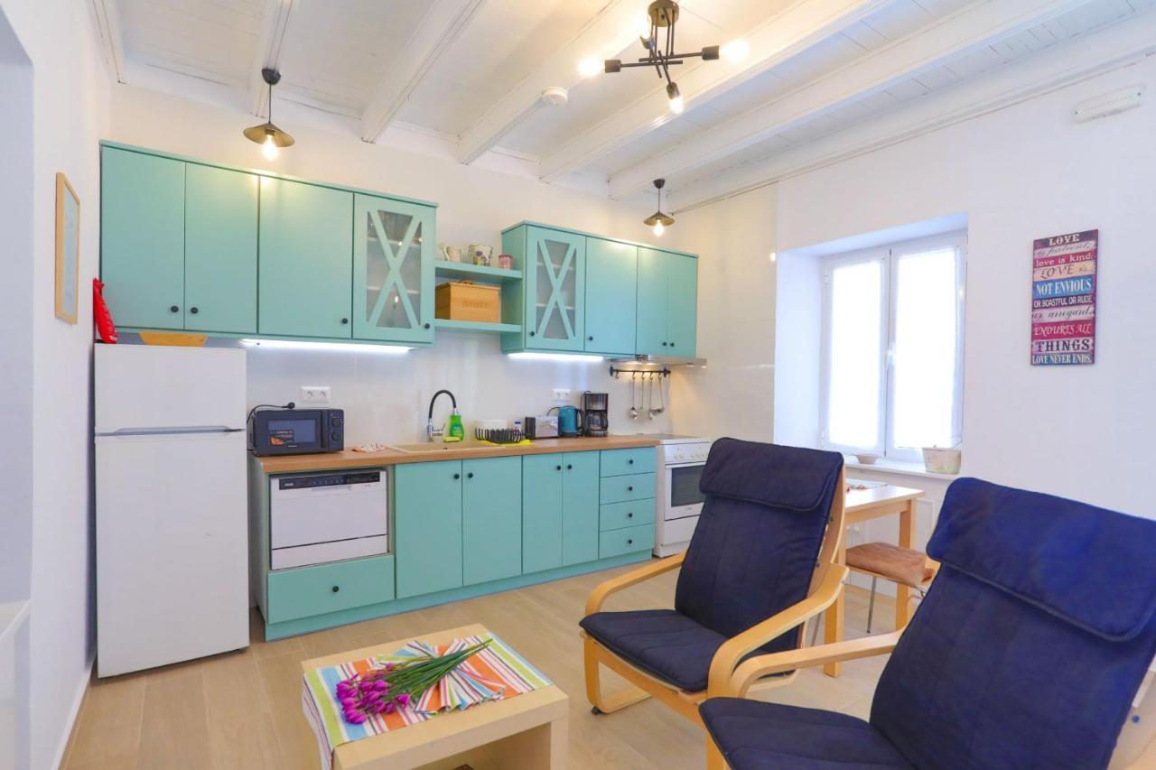 Kaminaki Beachfront Apartments Niszáki Kültér fotó