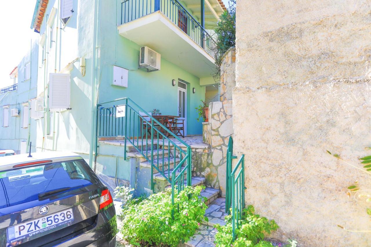 Kaminaki Beachfront Apartments Niszáki Kültér fotó