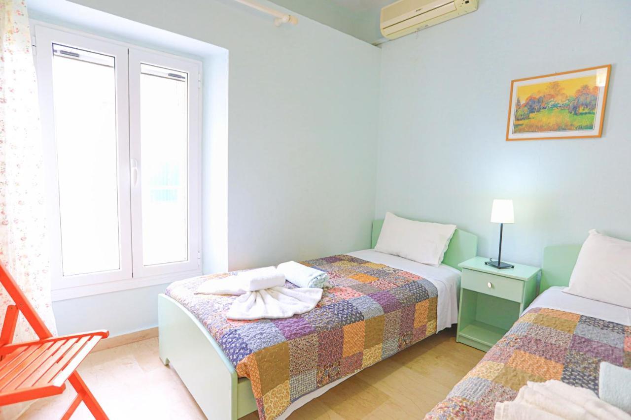 Kaminaki Beachfront Apartments Niszáki Kültér fotó