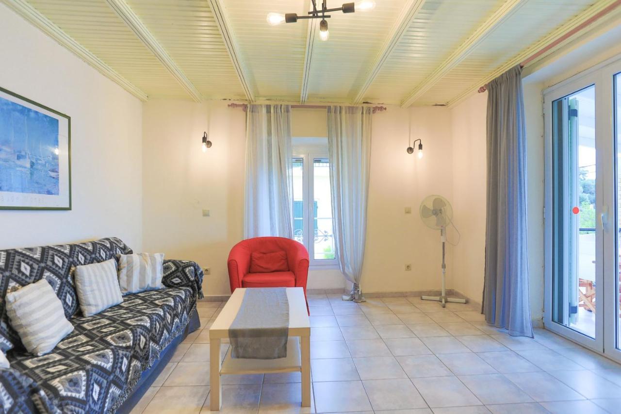 Kaminaki Beachfront Apartments Niszáki Kültér fotó