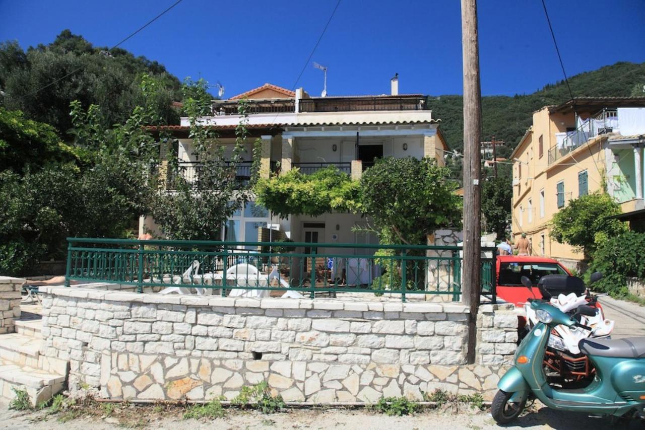 Kaminaki Beachfront Apartments Niszáki Kültér fotó