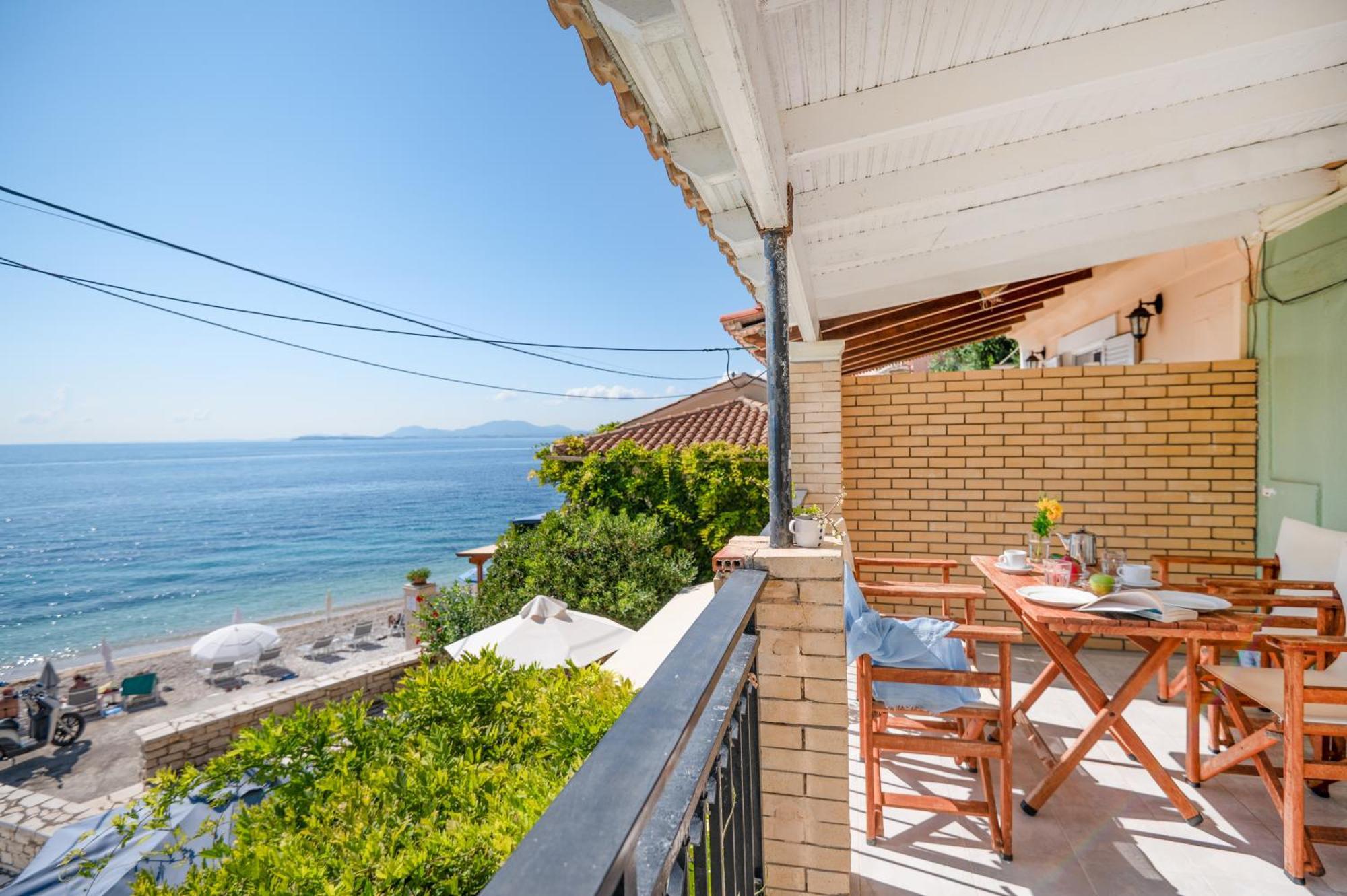 Kaminaki Beachfront Apartments Niszáki Kültér fotó