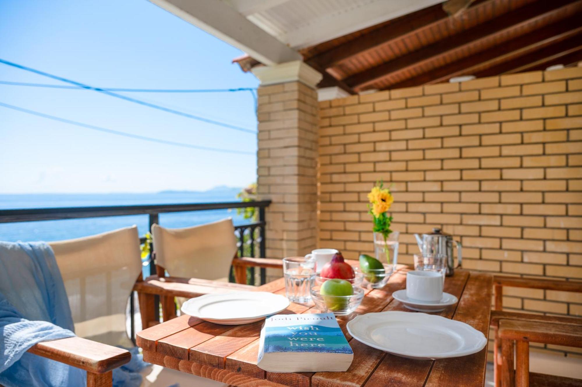 Kaminaki Beachfront Apartments Niszáki Kültér fotó