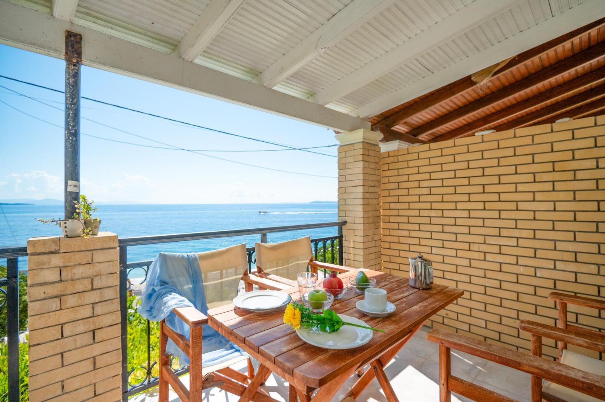 Kaminaki Beachfront Apartments Niszáki Kültér fotó